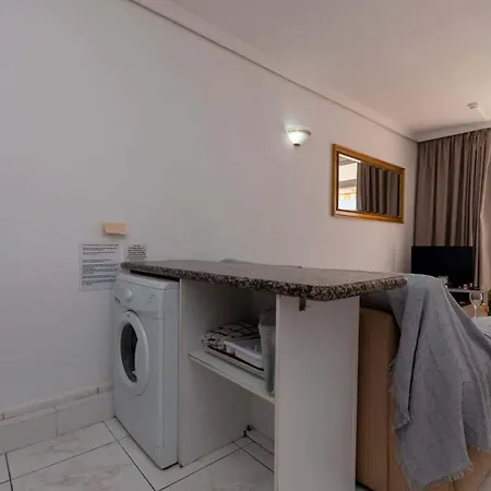 Azahara Playa 45 - One Bed * لوس كريستيانوس